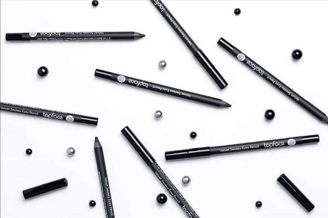 قلم تحديد العيون المخملي من توب فيس - أسود